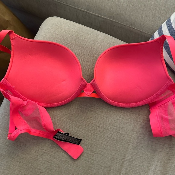 Victorias Secret very sexy push up bra - Picture 3 of 4